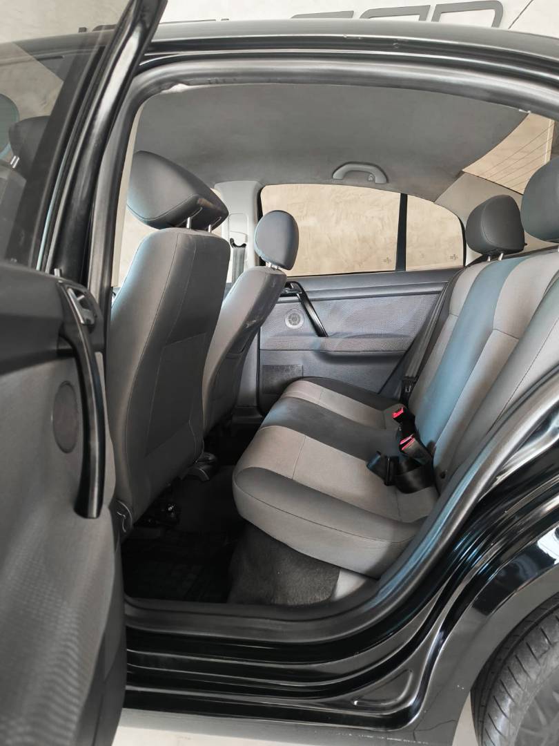 VOLKSWAGEN POLO SEDAN
