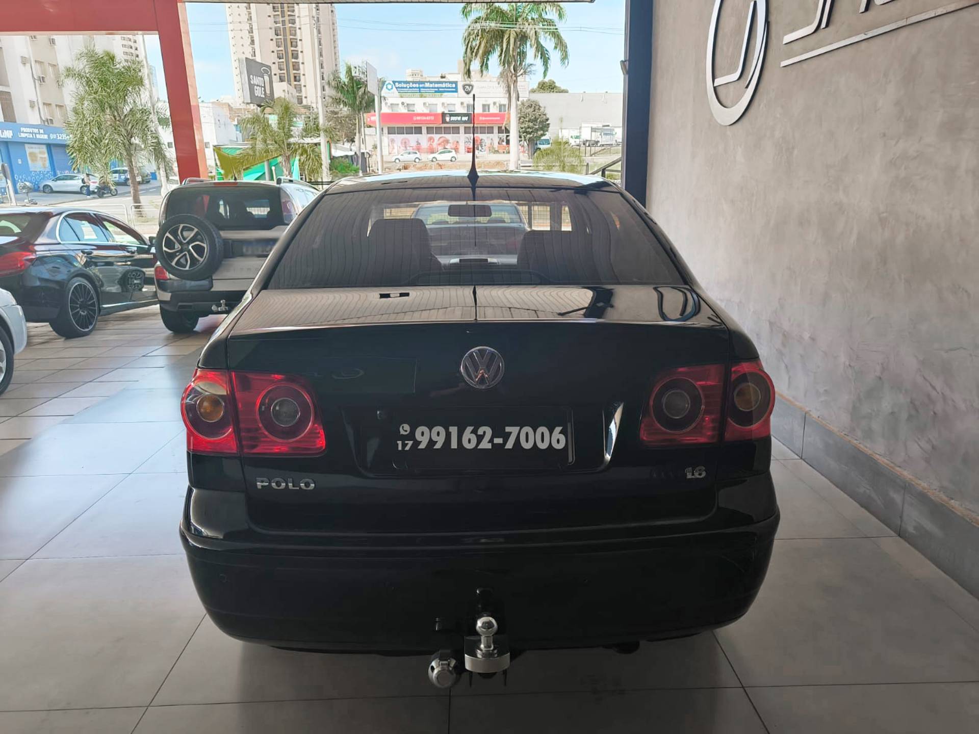 VOLKSWAGEN POLO SEDAN