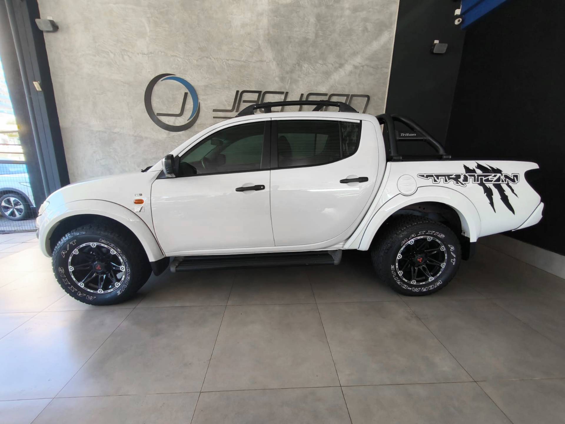 MITSUBISHI L200 TRITON