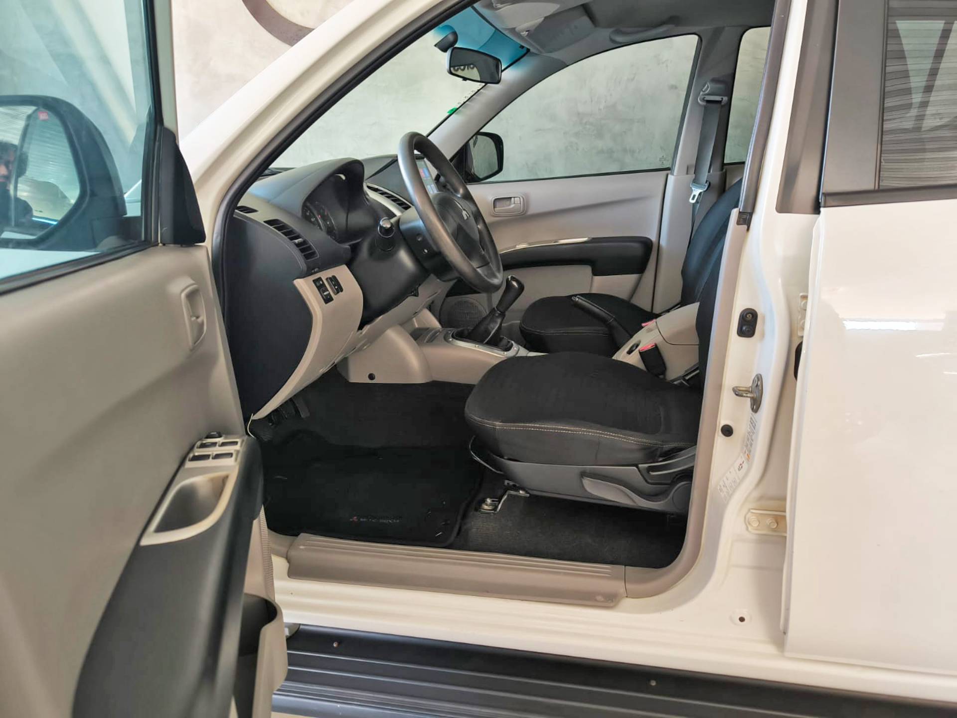 MITSUBISHI L200 TRITON