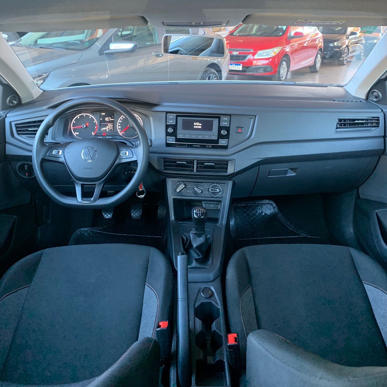 VOLKSWAGEN POLO