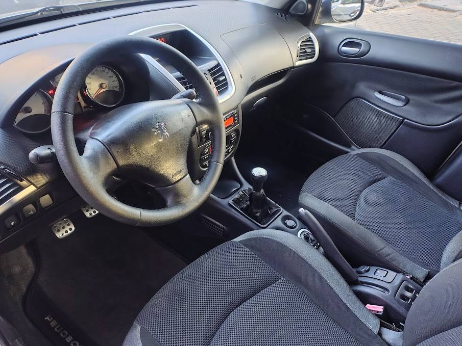 PEUGEOT 207