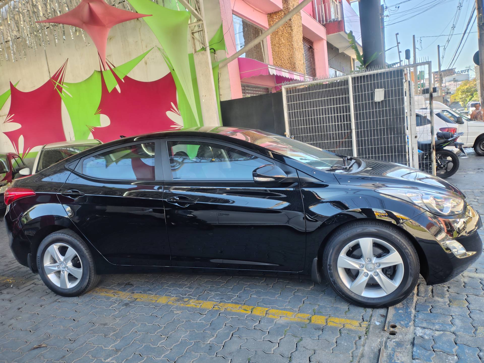 HYUNDAI ELANTRA