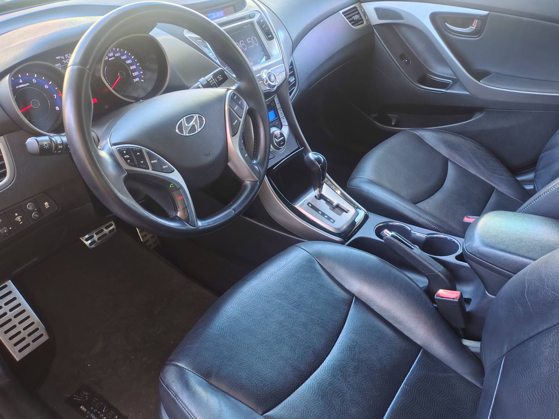 HYUNDAI ELANTRA