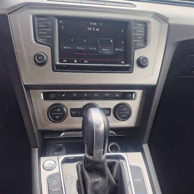 VOLKSWAGEN PASSAT