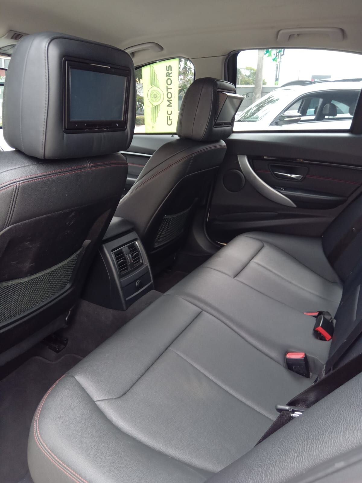 Car Image 9