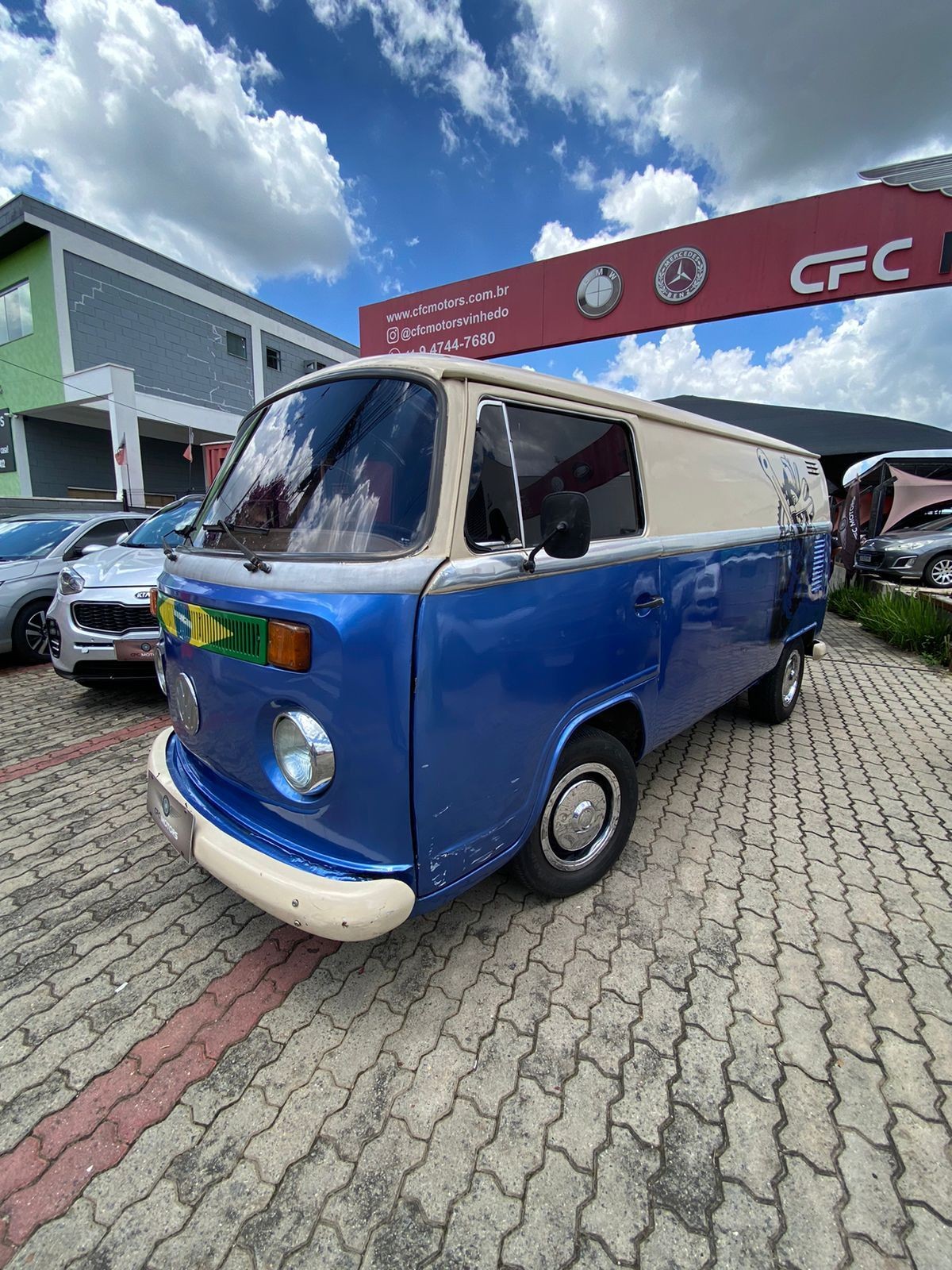 VOLKSWAGEN KOMBI 1.6 FURGÃO 8V
