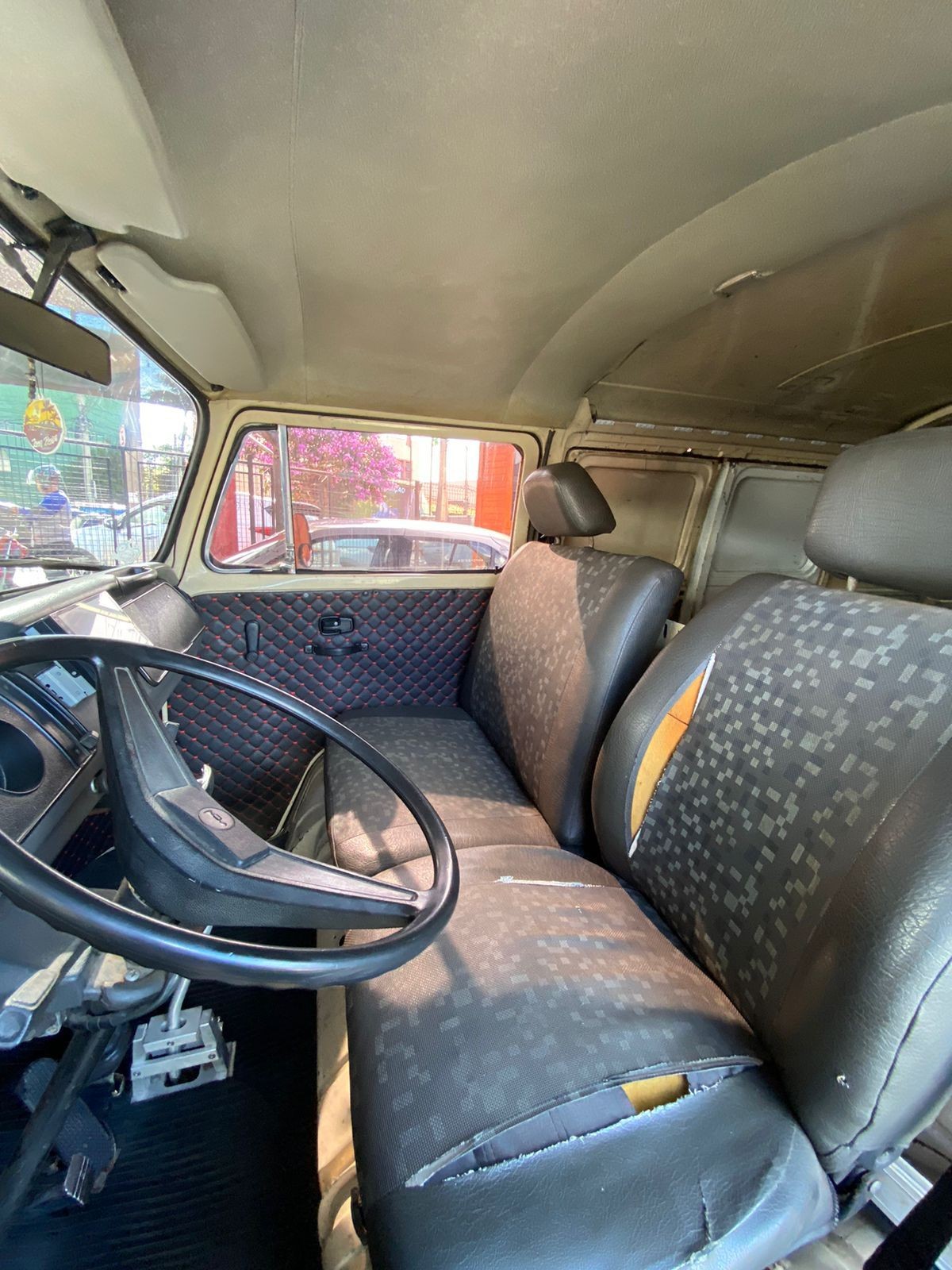 VOLKSWAGEN KOMBI 1.6 FURGÃO 8V