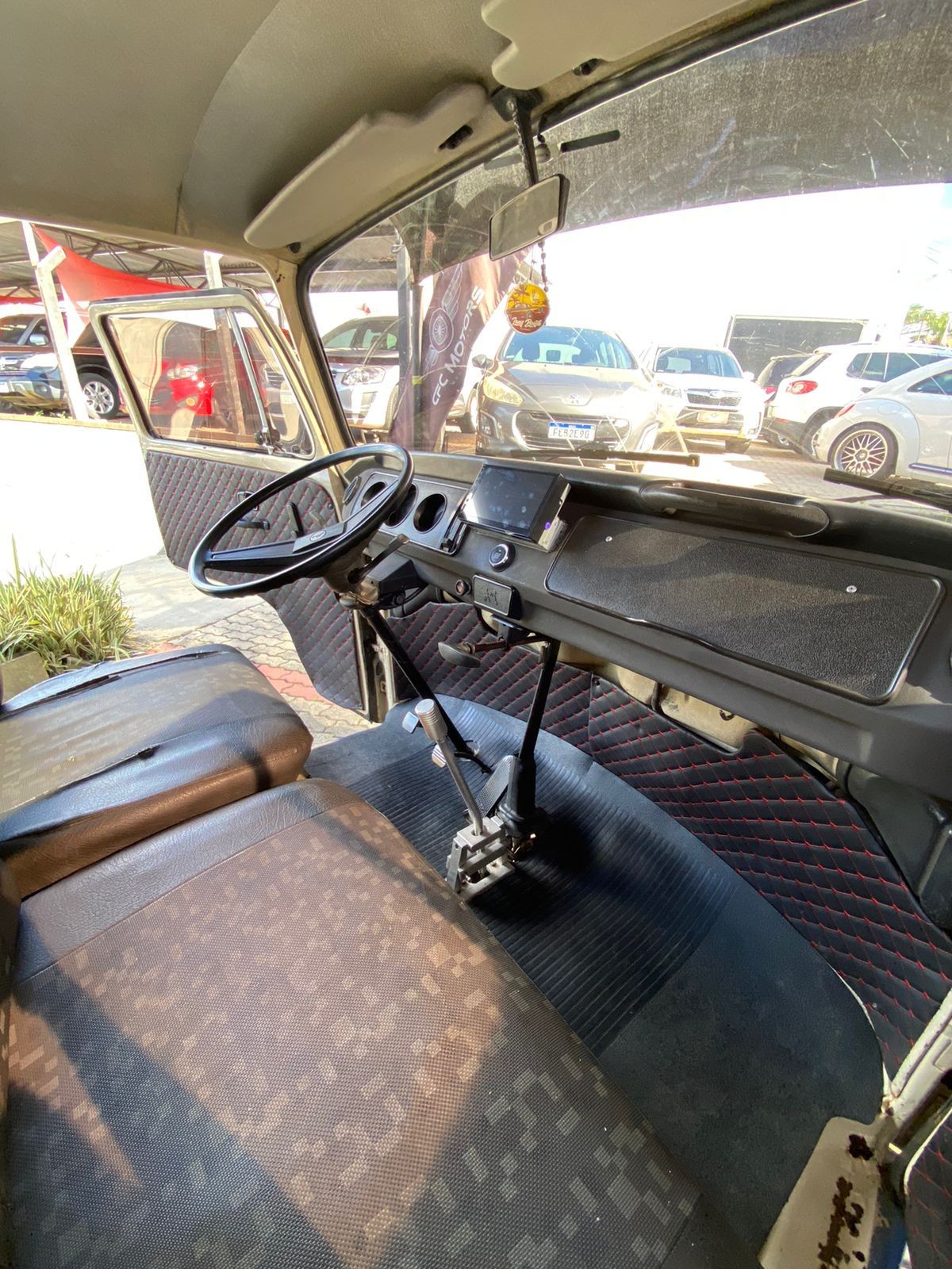 VOLKSWAGEN KOMBI 1.6 FURGÃO 8V