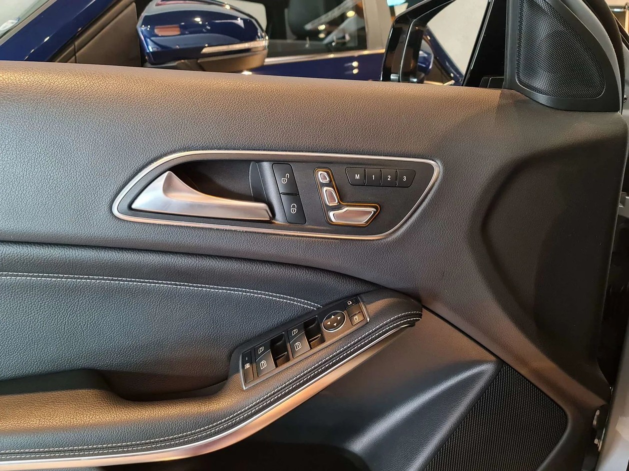 Car Image 18