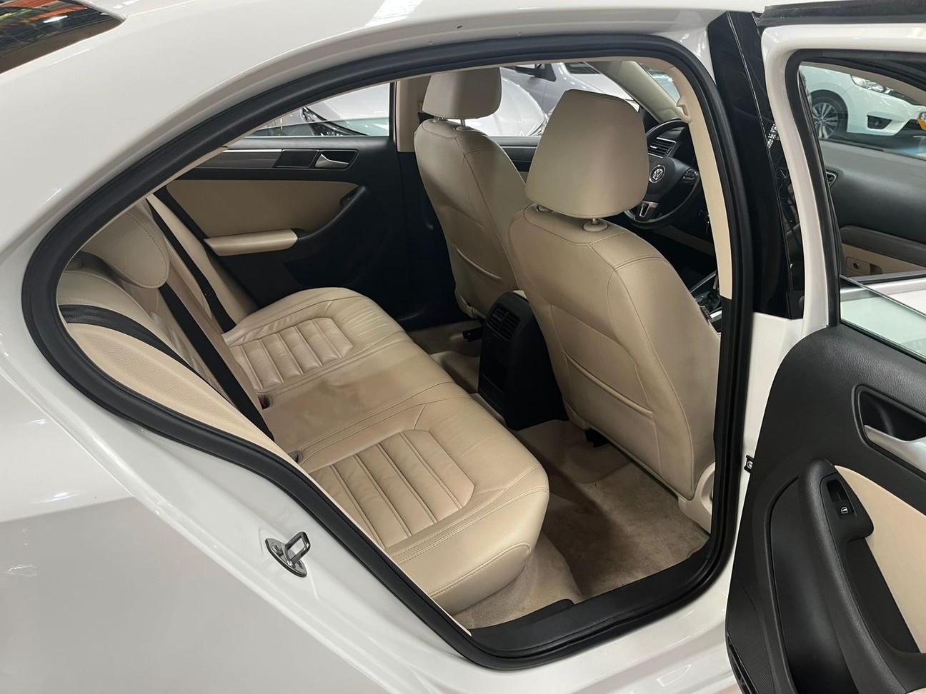 Car Image 18
