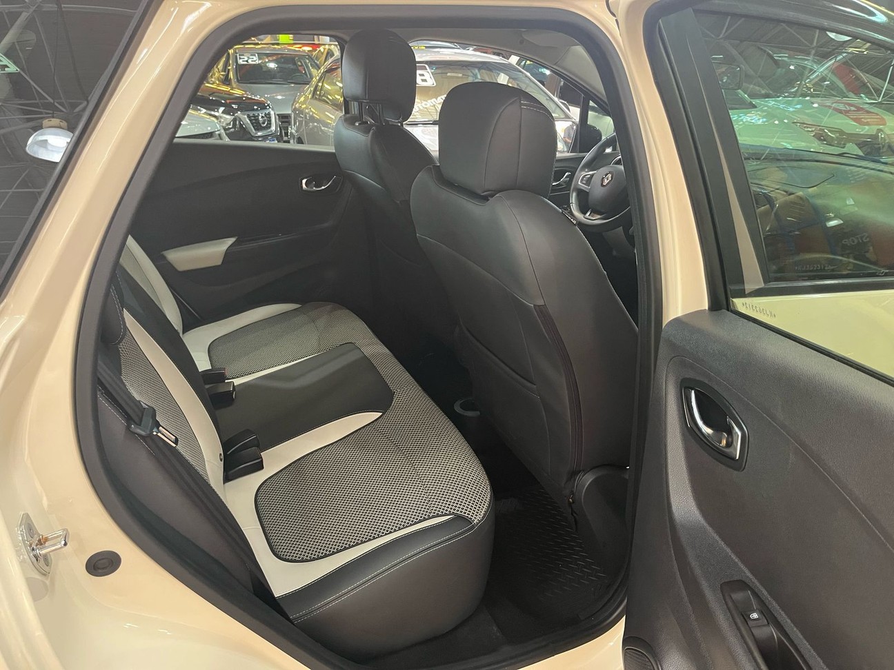Car Image 16