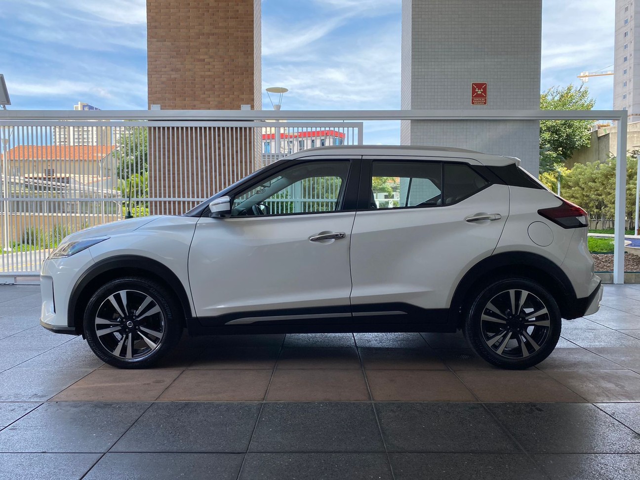 Car Image 17