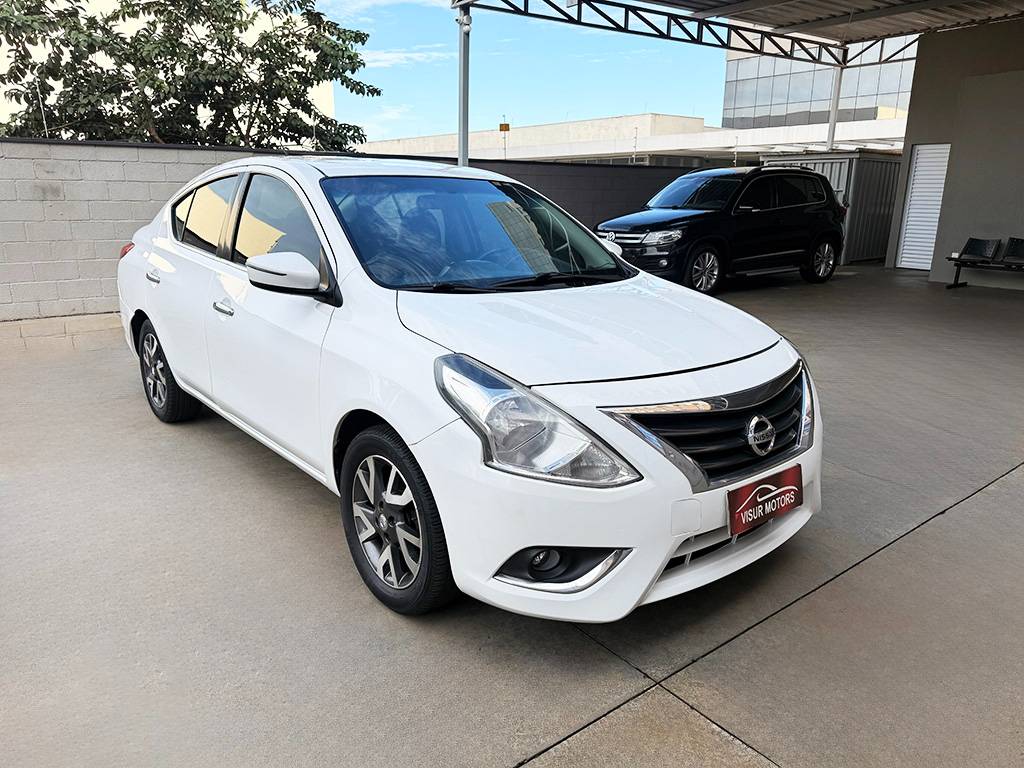 NISSAN VERSA
