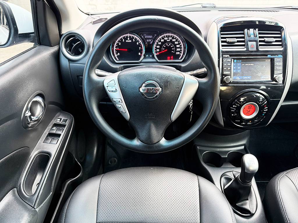 NISSAN VERSA