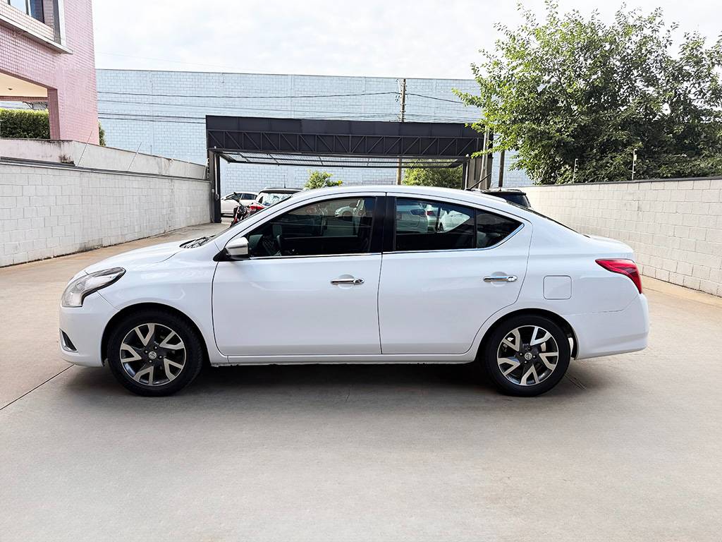 NISSAN VERSA