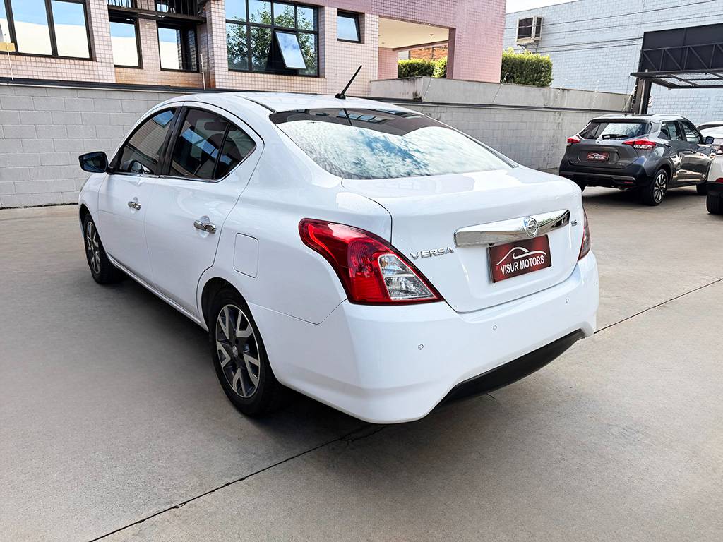 NISSAN VERSA