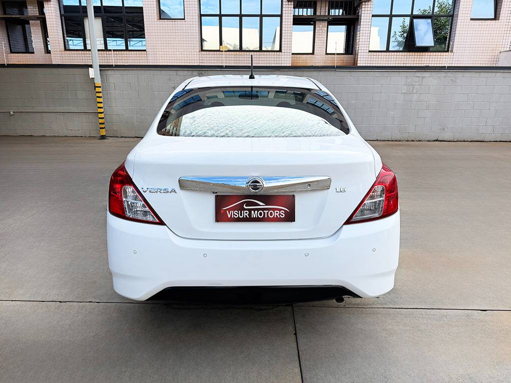 NISSAN VERSA