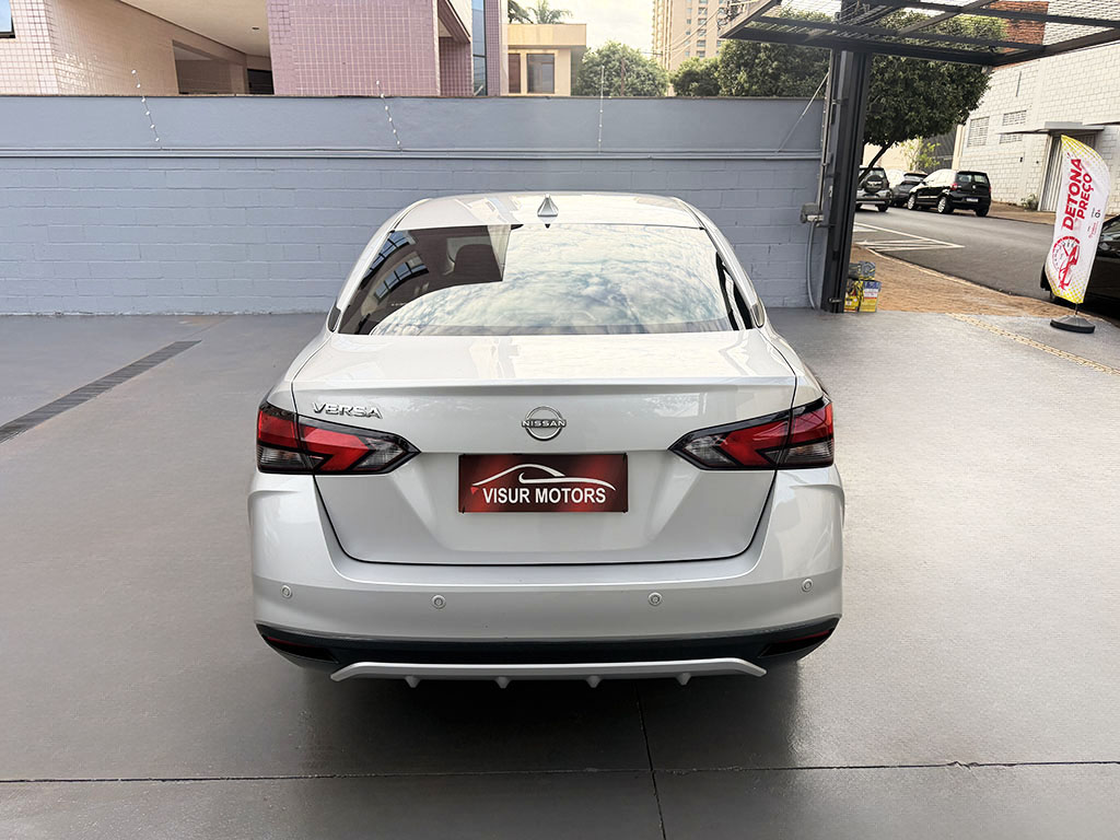 NISSAN VERSA