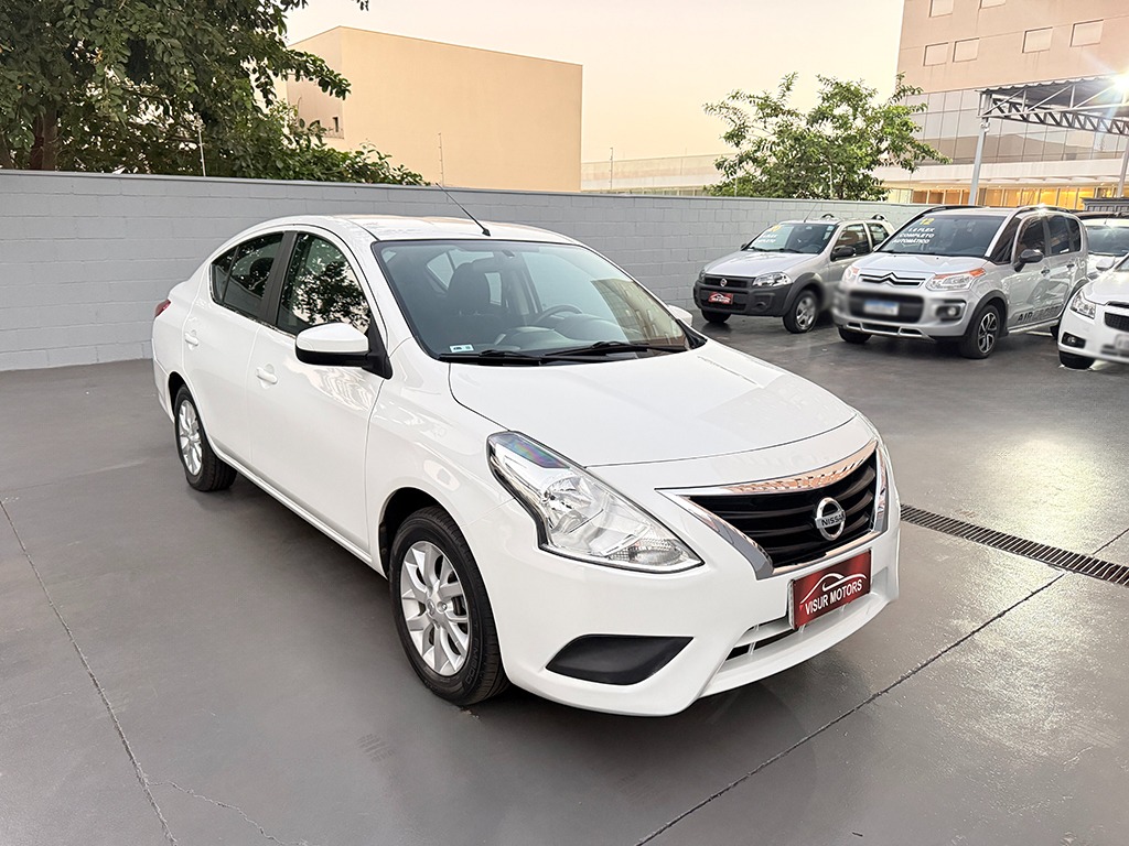 NISSAN VERSA