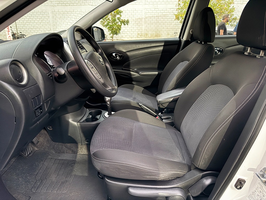NISSAN VERSA