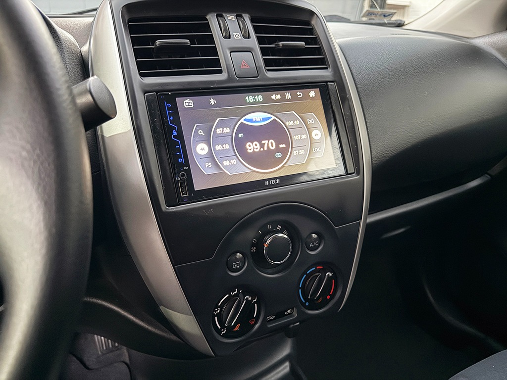 NISSAN VERSA