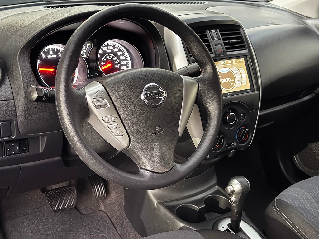 NISSAN VERSA