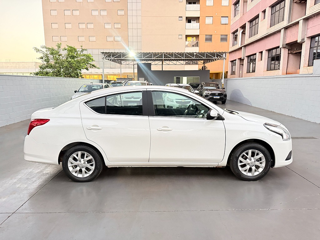 NISSAN VERSA
