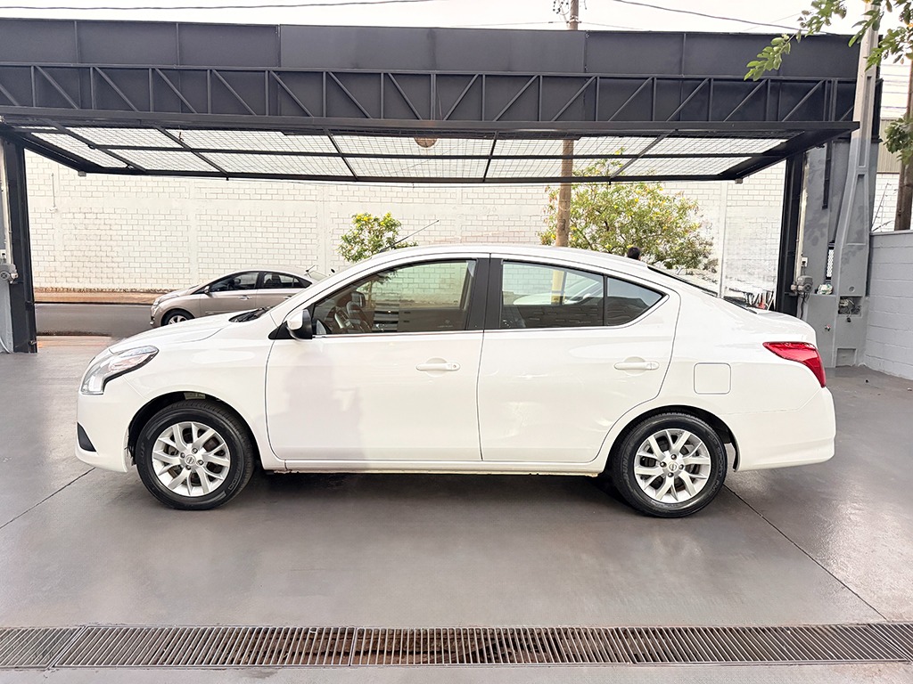 NISSAN VERSA