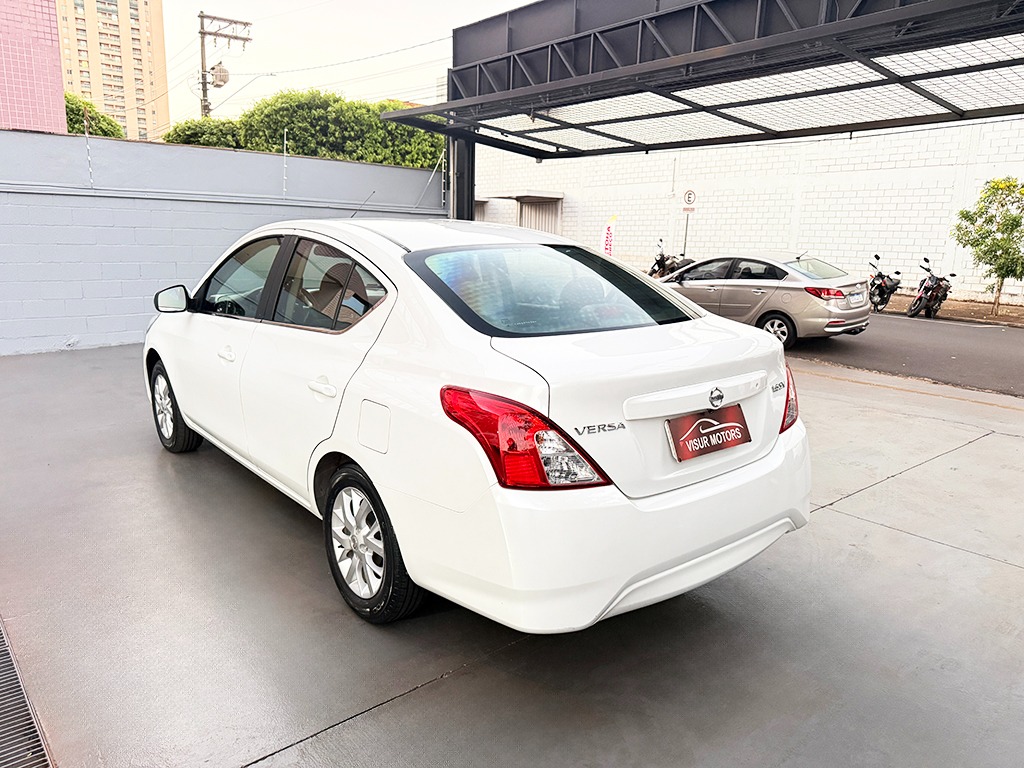 NISSAN VERSA