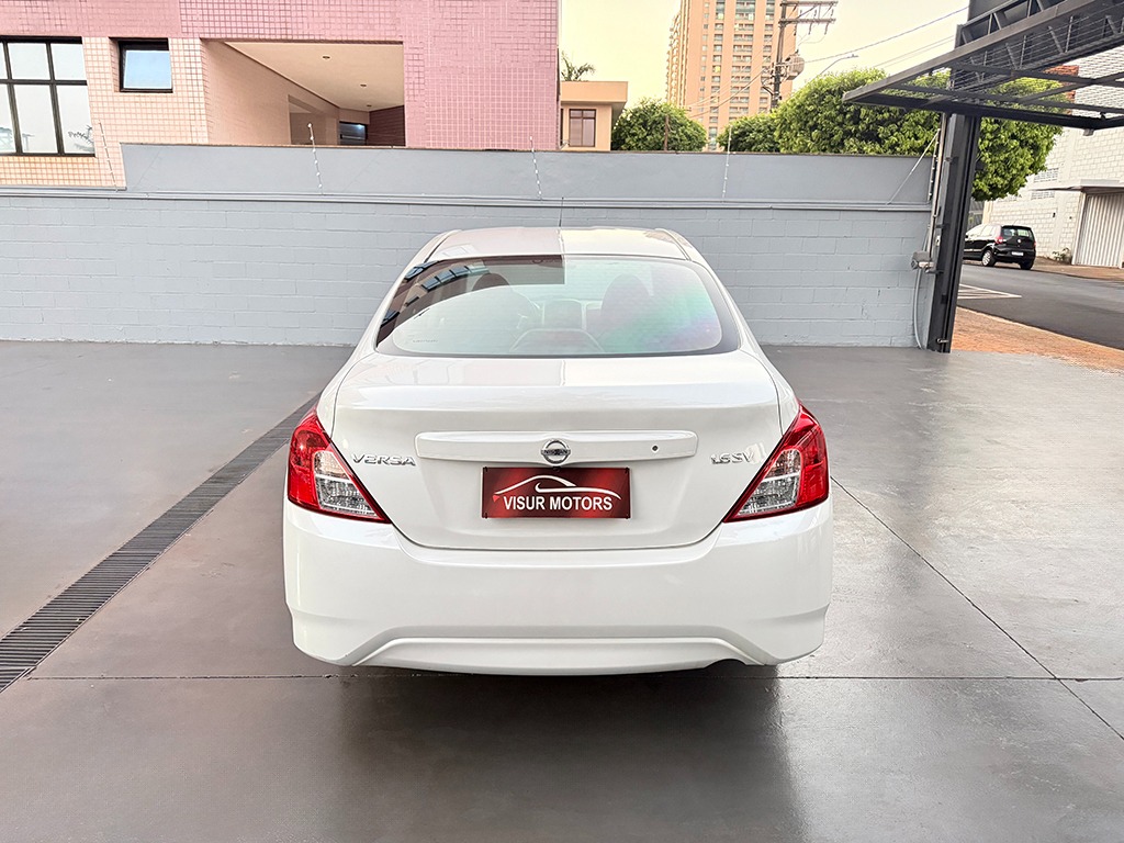 NISSAN VERSA