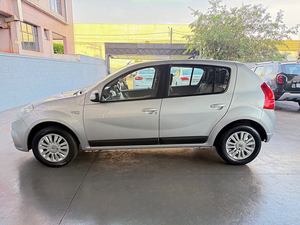 RENAULT SANDERO