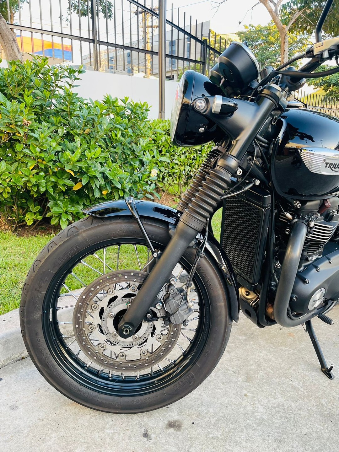 TRIUMPH BONNEVILLE T100 BLACK 900