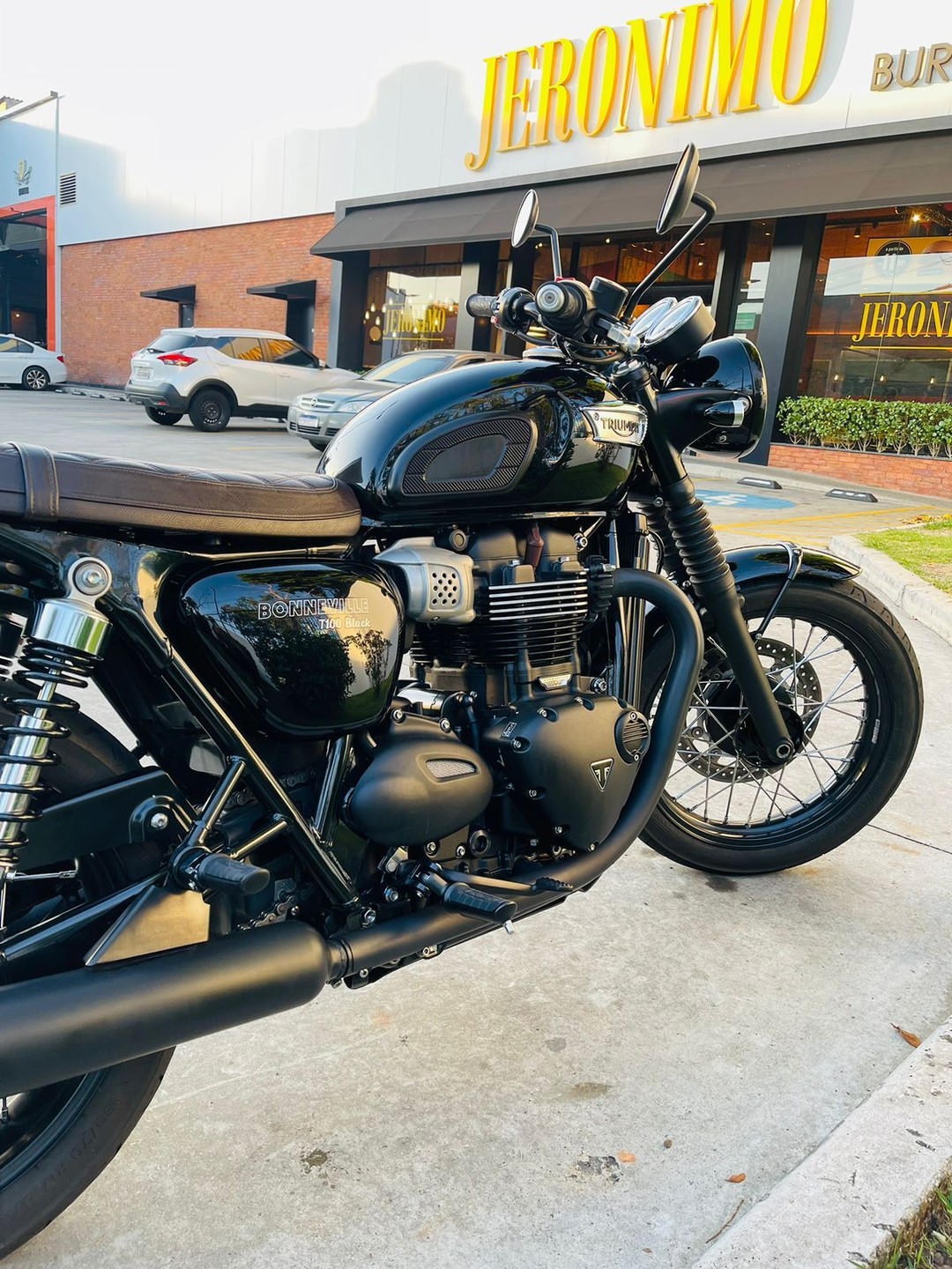 TRIUMPH BONNEVILLE T100 BLACK 900