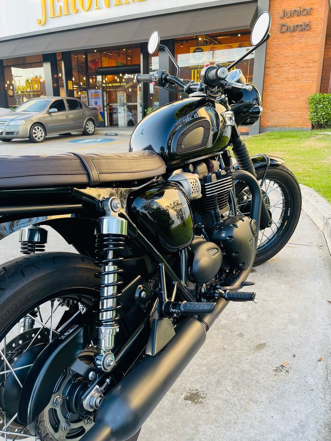 TRIUMPH BONNEVILLE T100 BLACK 900