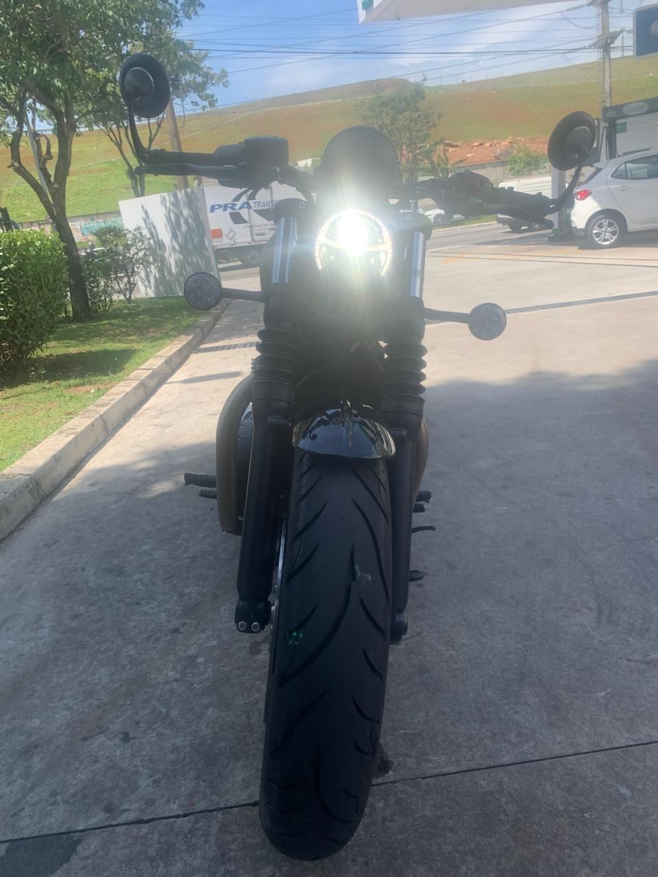 TRIUMPH BONNEVILLE BOBBER 1200