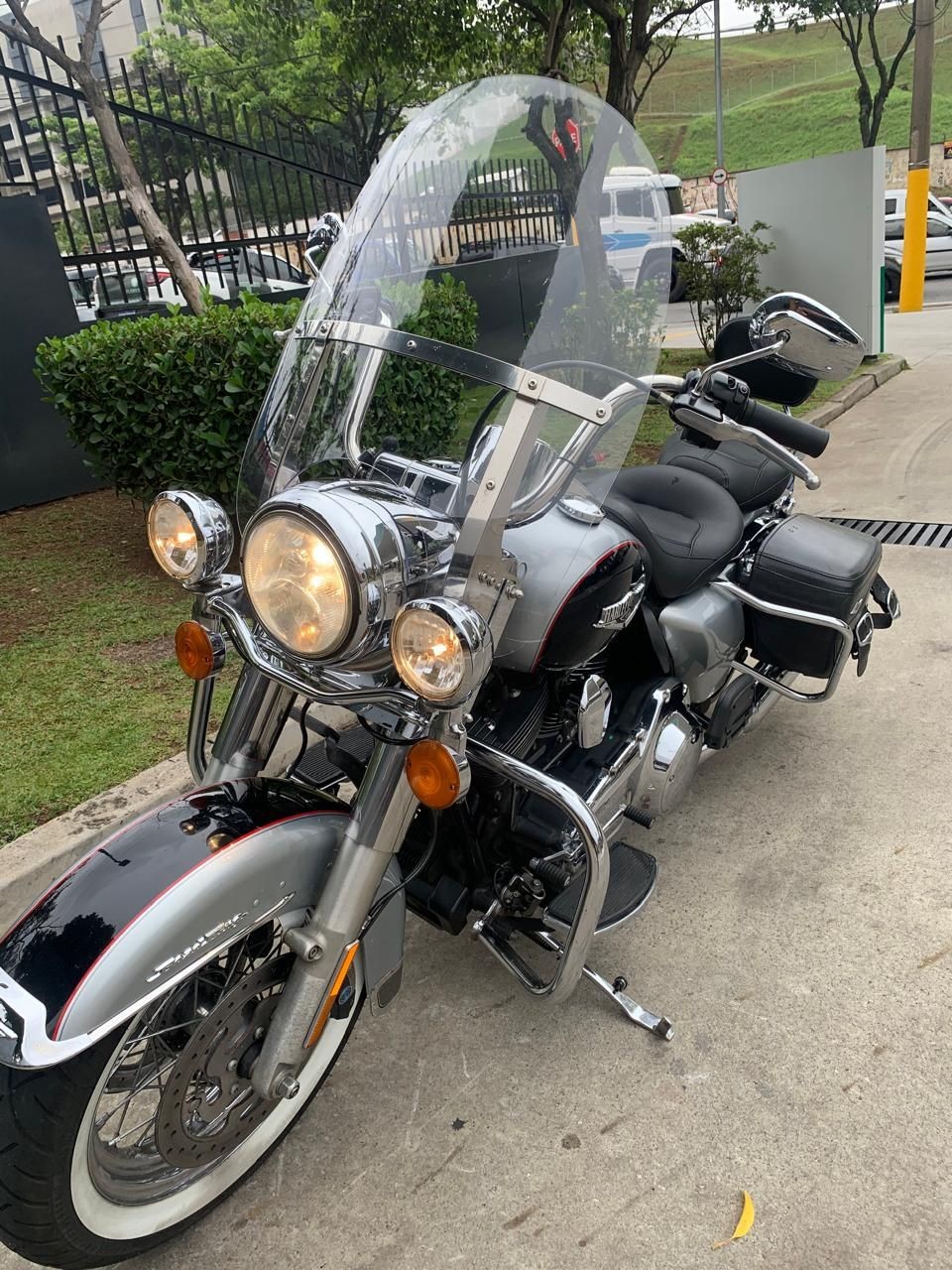 HARLEY-DAVIDSON ROAD KING CLASSIC