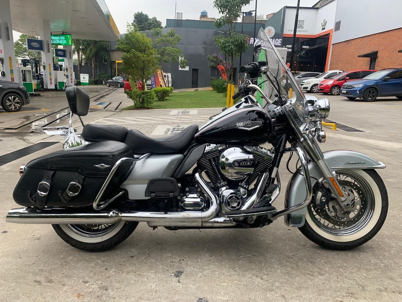 HARLEY-DAVIDSON ROAD KING CLASSIC