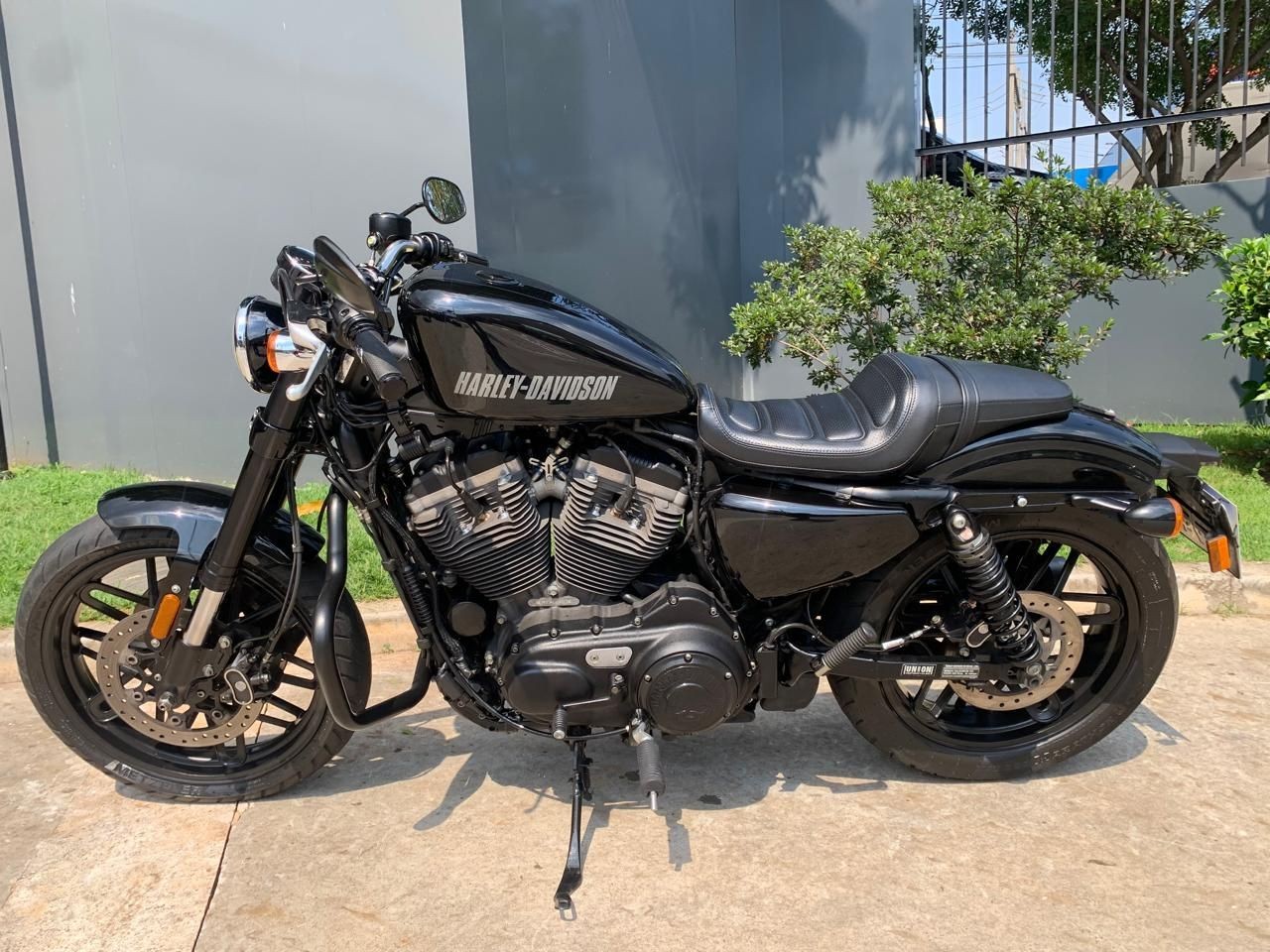 HARLEY-DAVIDSON SPORTSTER ROADSTER
