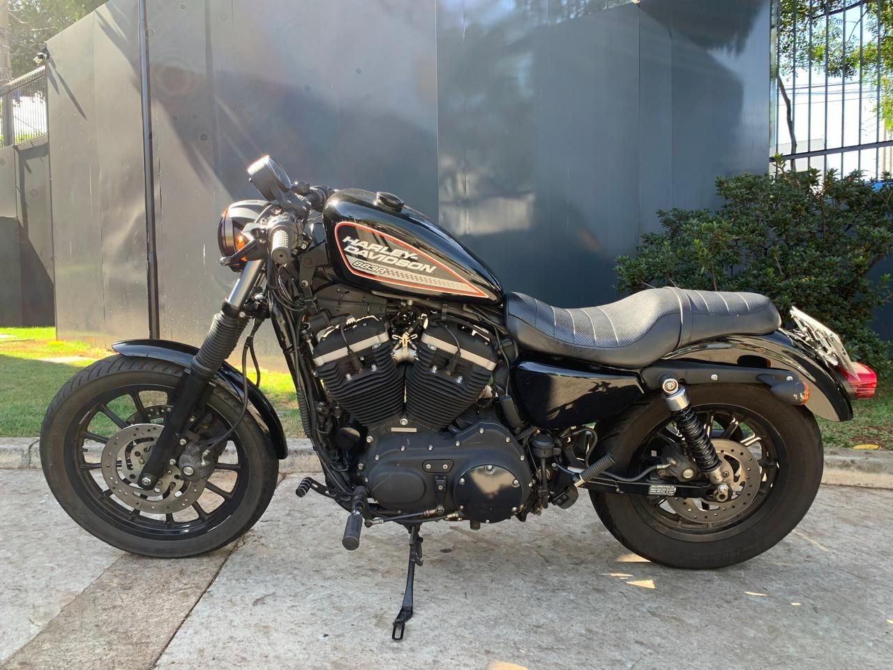 HARLEY-DAVIDSON SPORTSTER XL 883 R