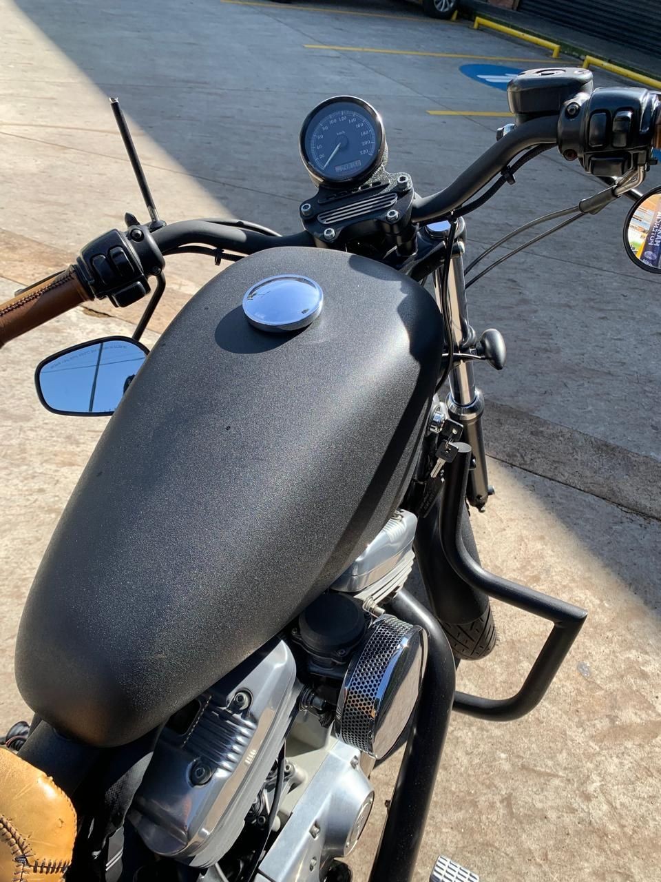 HARLEY-DAVIDSON SPORTSTER XL 883