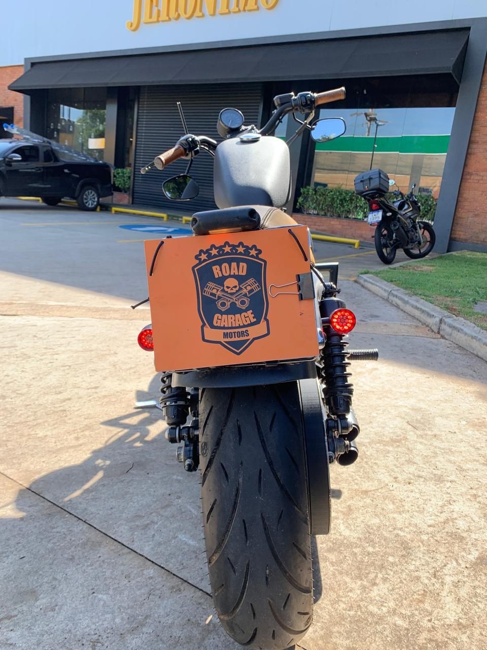 HARLEY-DAVIDSON SPORTSTER XL 883