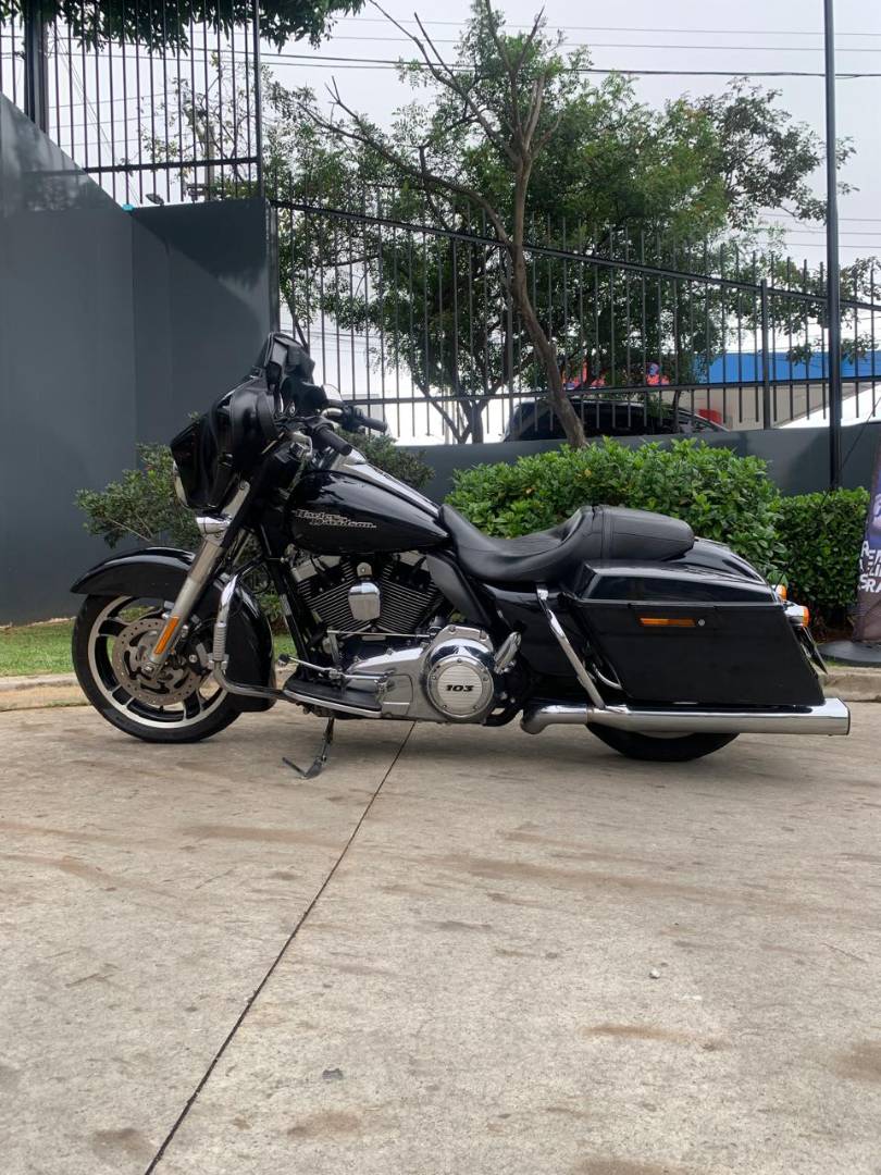 HARLEY-DAVIDSON STREET GLIDE