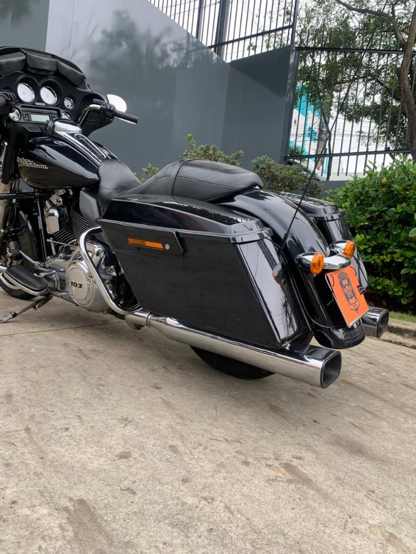 HARLEY-DAVIDSON STREET GLIDE