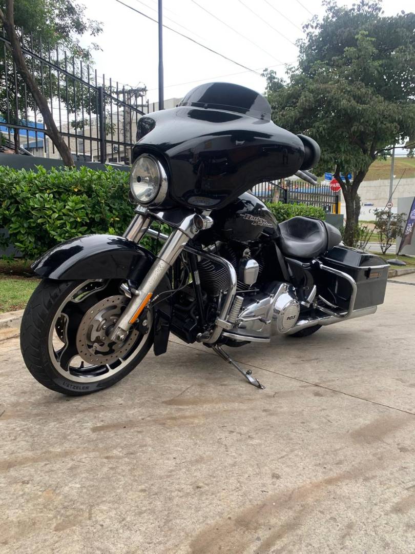 HARLEY-DAVIDSON STREET GLIDE
