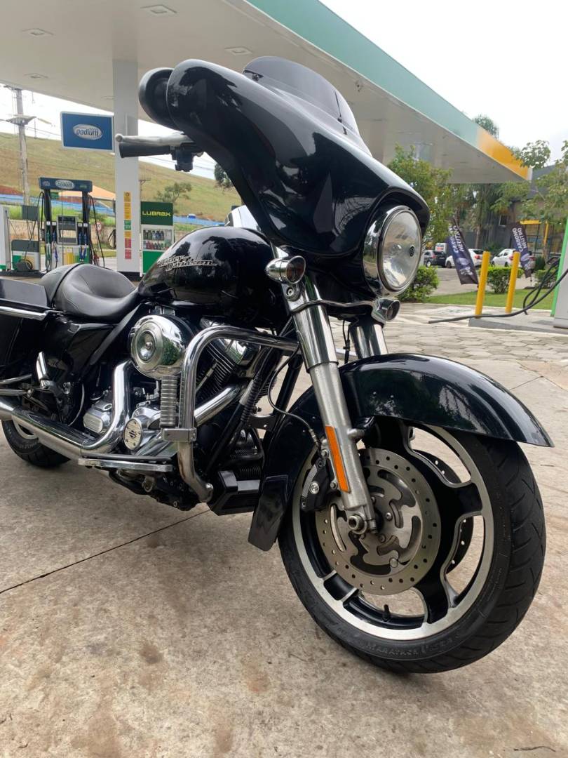 HARLEY-DAVIDSON STREET GLIDE