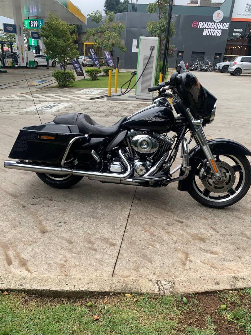 HARLEY-DAVIDSON STREET GLIDE