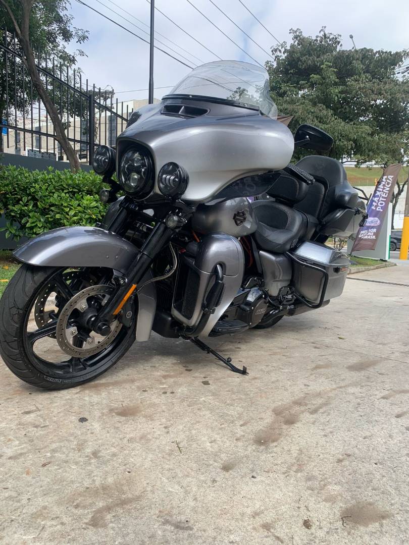 HARLEY-DAVIDSON CVO STREET GLIDE