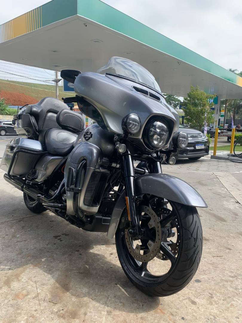 HARLEY-DAVIDSON CVO STREET GLIDE