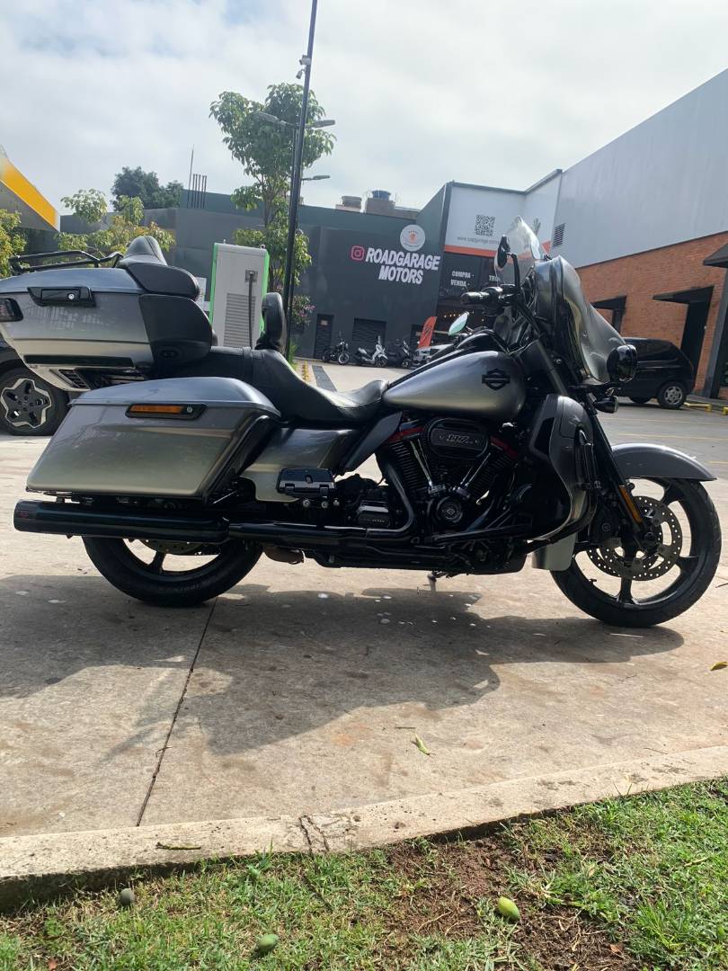 HARLEY-DAVIDSON CVO STREET GLIDE